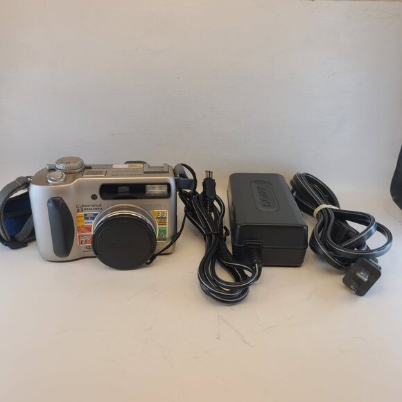 Sony Cyber-shot DSC-S75 3.2MP Digital Camera w/ Charger Battery - Picture 1 of 9